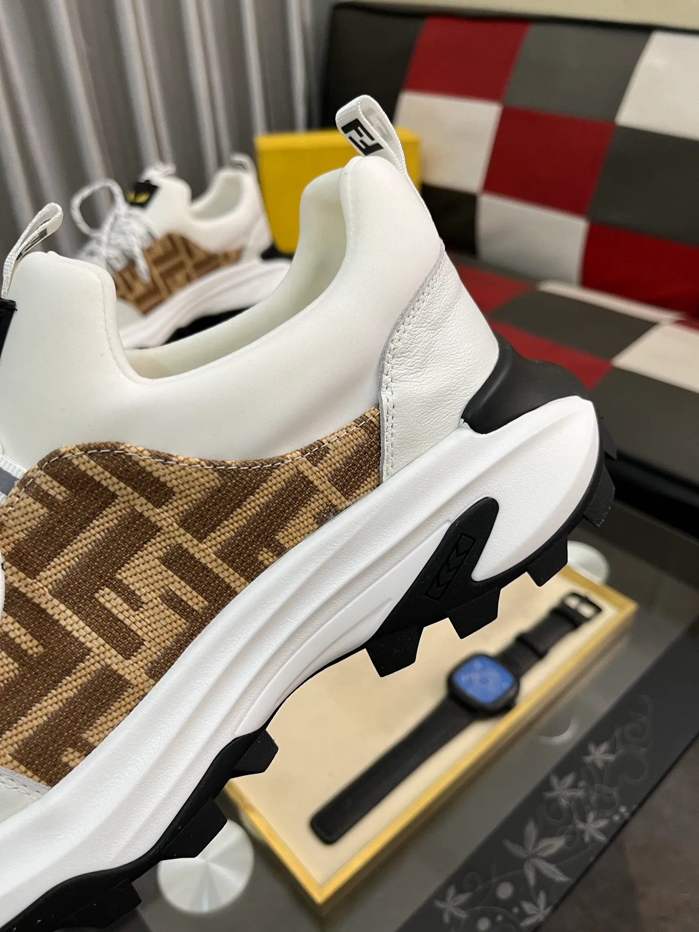 Men's Men's Shoes💰458⌚️⌚️[FENDI] Fendi's classic and comfortable men's, this complex sneaker is made of soft calfskin➕genuine leather lining➕original ultra-light rubber material with rough outsole. This unique light style is suitable for the casual and refined sensibility of this season. It is comfortable and natural on the feet. It is an everyday style for casual travel in autumn and winter! 38−443️⃣colors available